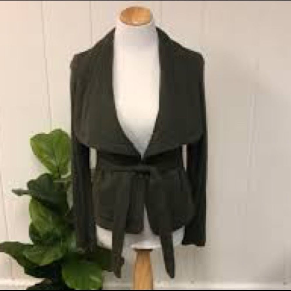 BCBG MAX‎ AZRIA | Tie waist belted fitted jacket. Sz S